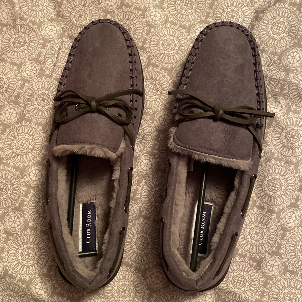New in box Mens slippers